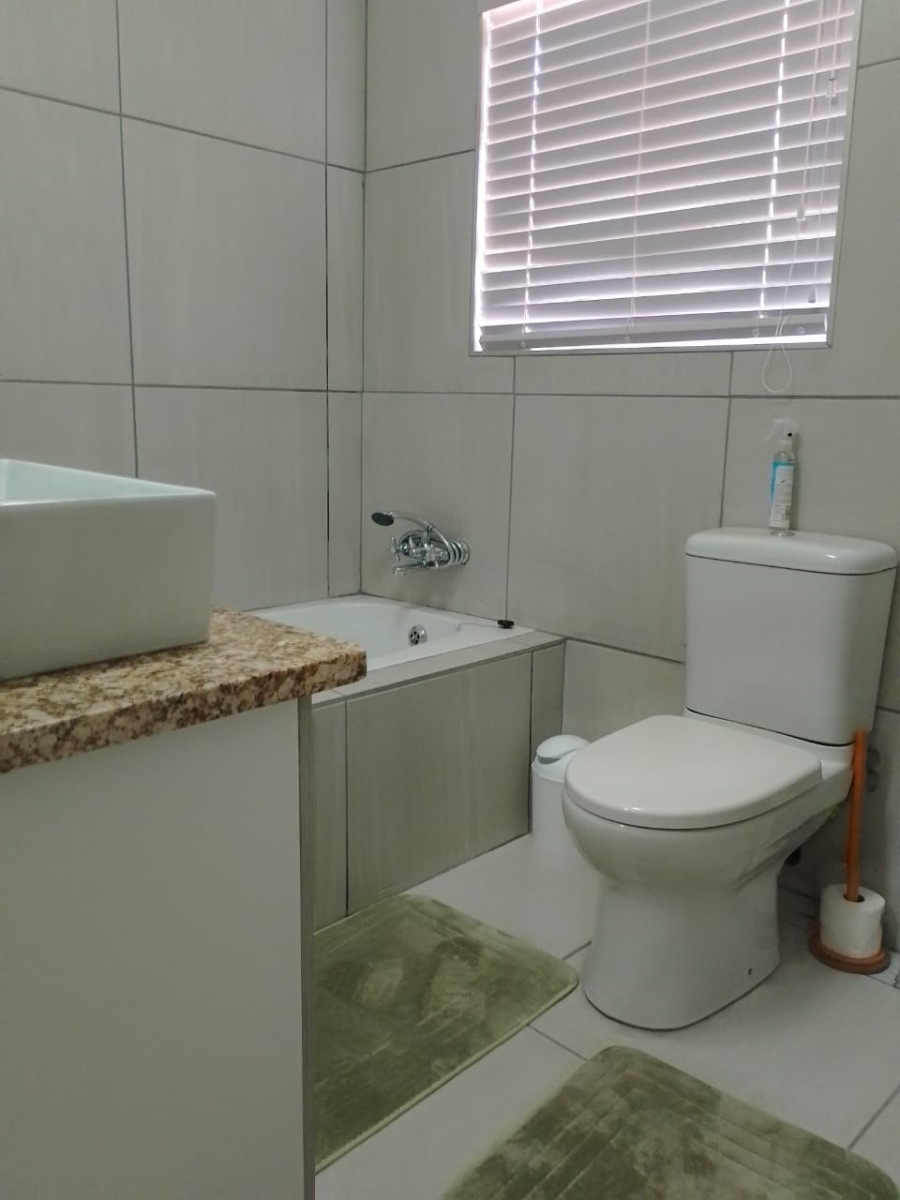 To Let 3 Bedroom Property for Rent in Azalea Park North West